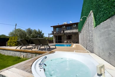 Villa Jess-1, Korunaklı, 3 Odalı ve Jakuzili 2