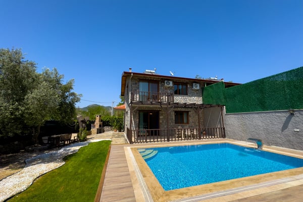 Villa Jess-1, Korunaklı, 3 Odalı ve Jakuzili 1