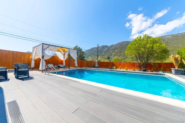 Villa Loka-1, 2 Odalı, Jakuzili ve Korunaklı 1