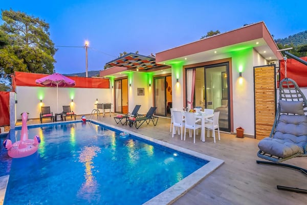 Villa Nevzemin, Jakuzili, Muhafazakar, Balayı Villası 1