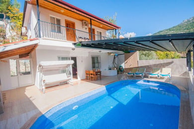 Villa Silvanus, 2 Odalı, Jakuzili ve Muhafazakar 1
