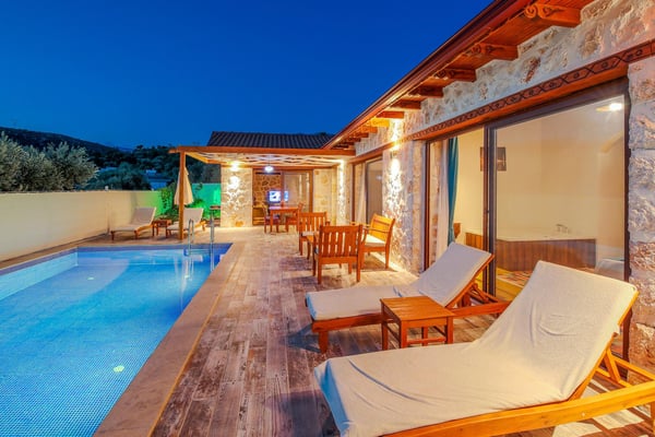 Villa Faunus, Kalkan Bölgesinde, 4 Kişilik, Jakuzili, Muhafazakar Villa 2