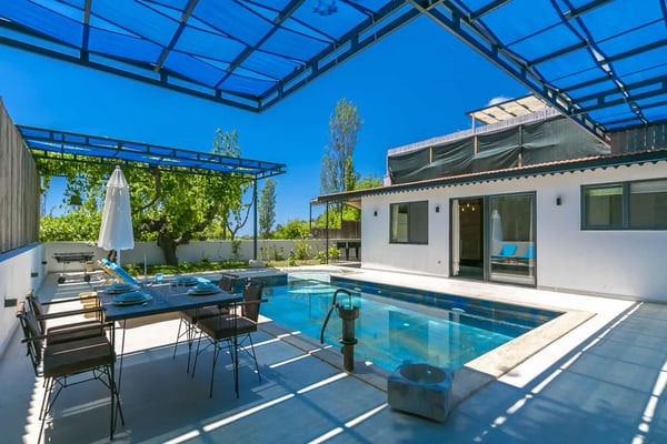 Villa Poine-1, Kalkan Bölgesinde, 1 Odalı, Jakuzili, Balayı Villası 1