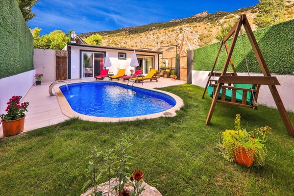 Villa Alin, Korunaklı Yüzme Havuzlu, Jakuzili Lüks Villa 2