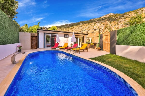 Villa Alin, Korunaklı Yüzme Havuzlu, Jakuzili Lüks Villa 1