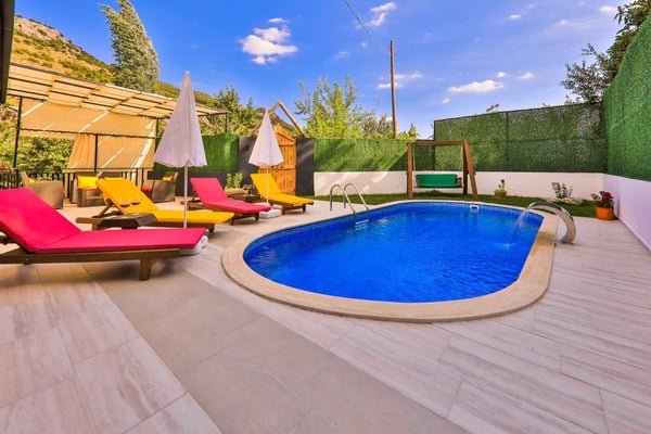 Villa Alin, Korunaklı Yüzme Havuzlu, Jakuzili Lüks Villa 3