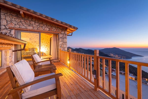 Villa Atina-3, Korunaklı, Isıtmalı, Kapalı Yüzme Havuzlu, Jakuzili Villa 3