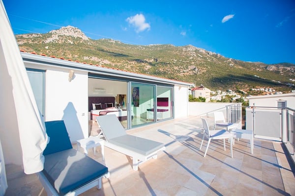 Villa Balzac, Deniz Manzaralı, Merkezi Konumda ve 5 Odalı 3