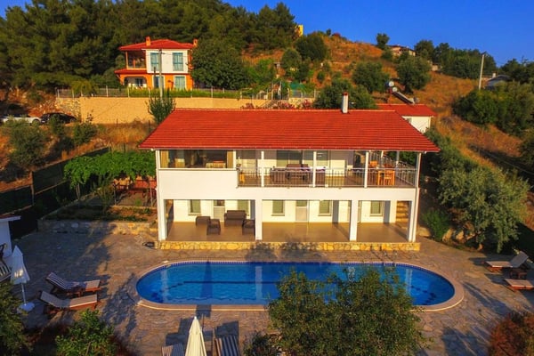 Villa Tual, Jakuzili, Korunaklı Havuzlu, Göl Manzaralı Lüks Villa 2