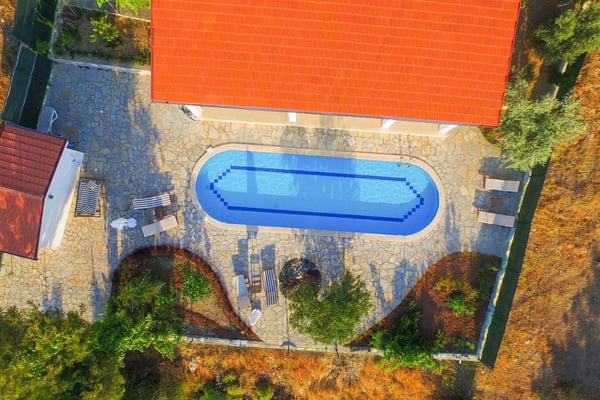 Villa Tual, Jakuzili, Korunaklı Havuzlu, Göl Manzaralı Lüks Villa 3