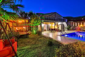 Villa Delta, Deniz Manzaralı, Jakuzili, Doğa İçerisinde Villa 1