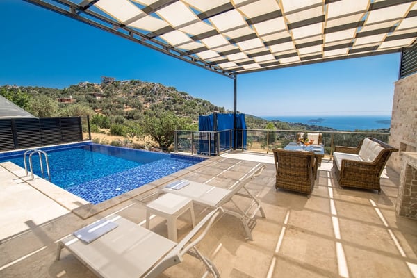 Villa Flora-2, Korunaklı Yüzme Havuzlu, Deniz Manzaralı Villa 3