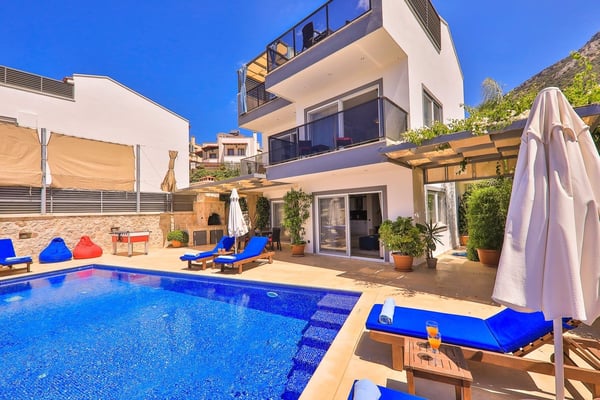 Villa Firuz, Deniz Manzaralı, Korunaklı Havuzlu Lüks Villa 2