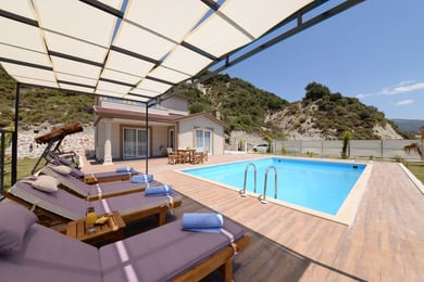 Villa Helen-1, Süit Odalı, Jakuzili, Geniş Havuzlu 1