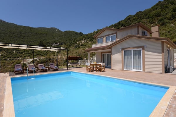 Villa Helen-1, Süit Odalı, Jakuzili, Geniş Havuzlu 1