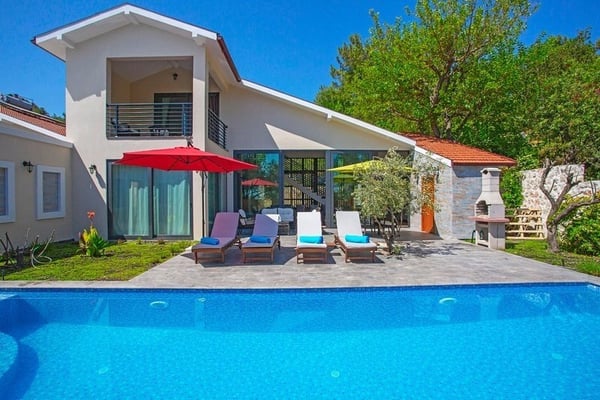 Villa Helsinki, Korunaklı Havuzlu, Jakuzili, Doğa İçerisinde Villa 1