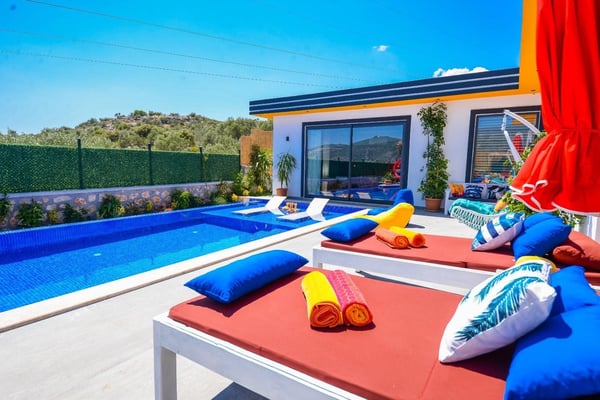 Villa Karnaval, Korunaklı Havuzlu, Jakuzili, Sinema Odalı Villa 2