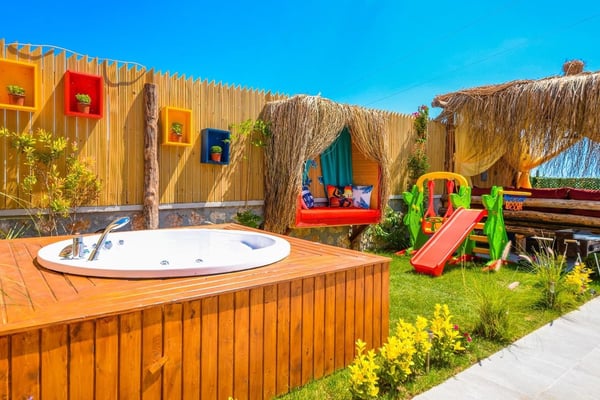 Villa Karnaval, Korunaklı Havuzlu, Jakuzili, Sinema Odalı Villa 3