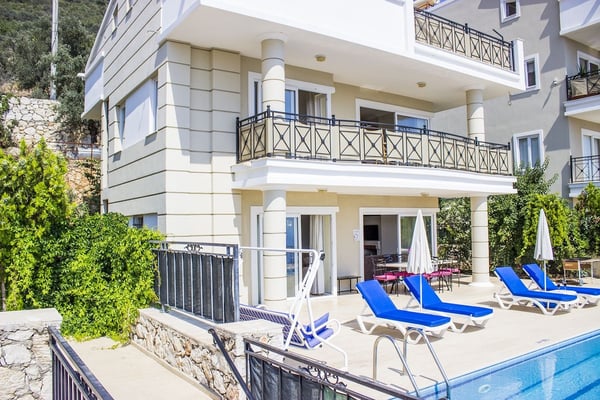 Villa Lame-1, Denize Yakın, Merkezi Konumda Jakuzili Villa 1