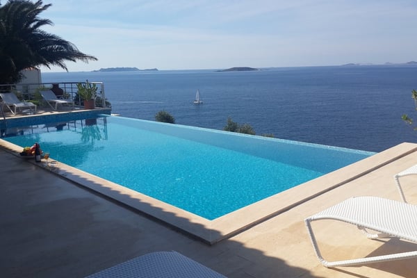 Villa Mavi, Geniş Havuzlu, Denize Yakın, Şömineli Villa 2