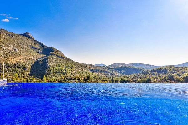 Villa Mayra-2, Korunaklı Havuzlu, Deniz Manzaralı Jakuzili Villa 2