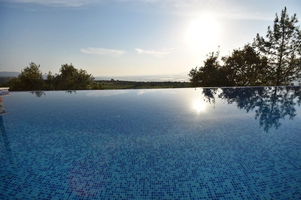 Villa Samara-1, Jakuzili, Kapalı Isıtmalı Havuzlu ve 1 Odalı 3