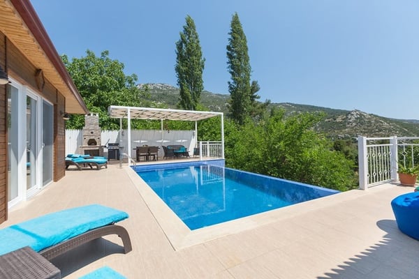 Villa Meşe, Deniz Manzaralı, Doğa İçerisinde, Jakuzili Villa 3