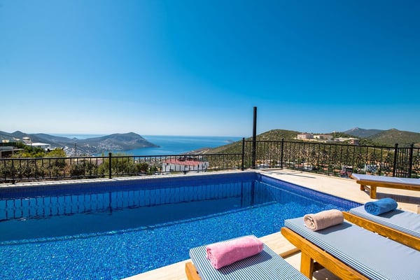 Villa Minevra, Jakuzili ve Isıtmalı Havuzlu, Deniz Manzaralı Villa 2