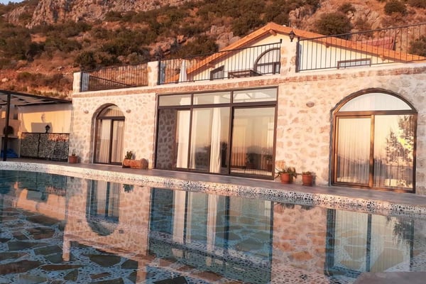 Villa Nevra, Korunaklı, Isıtmalı Havuzlu, Deniz Manzaralı Villa 1