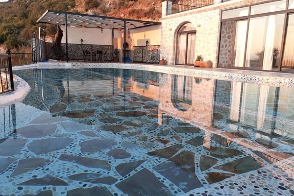 Villa Nevra, Korunaklı, Isıtmalı Havuzlu, Deniz Manzaralı Villa 2
