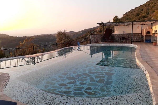 Villa Nevra, Korunaklı, Isıtmalı Havuzlu, Deniz Manzaralı Villa 3