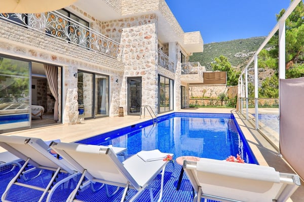 Villa Nihan-5, Korunaklı Yüzme Havuzlu, Taş Mimarili Jakuzili Villa 1