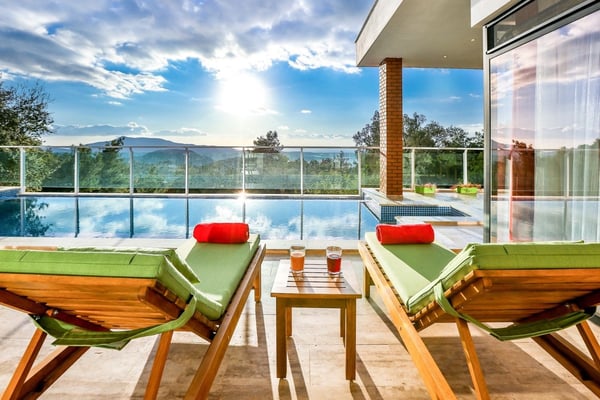 Villa Nisan, Jakuzi ve Kapalı Havuzlu, Muhafazakar Villa 3