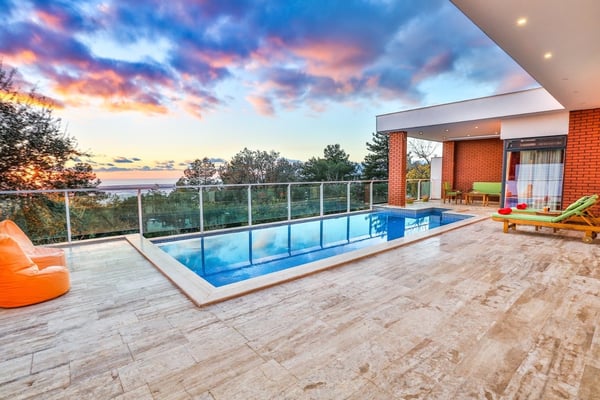 Villa Nisan, Jakuzi ve Kapalı Havuzlu, Muhafazakar Villa 2