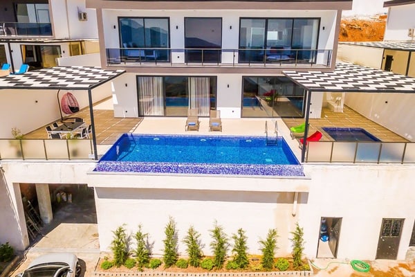 Villa Opal-1, Korunaklı Havuzlu, Deniz Manzaralı, Lüks Villa 1