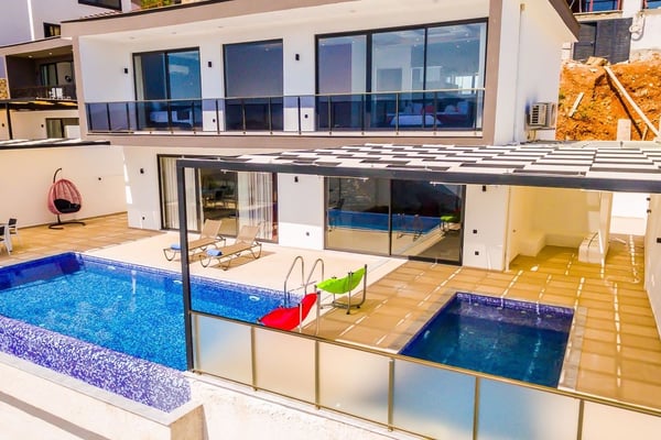 Villa Opal-1, Korunaklı Havuzlu, Deniz Manzaralı, Lüks Villa 3