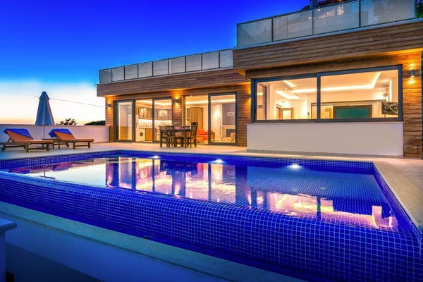 Villa Porto-4, Korunaklı Yüzme Havuzlu, Deniz Manzaralı Villa 2