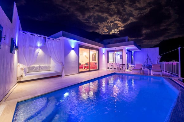 Villa Renk, Deniz Manzaralı, İki Havuzlu, Jakuzili Lüks Villa 1
