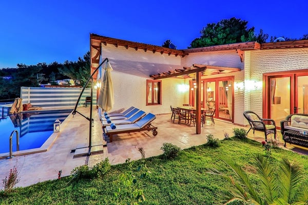 Villa Sansa, Süit Odalı, Doğa İçerisinde, Jakuzili Lüks Villa 1