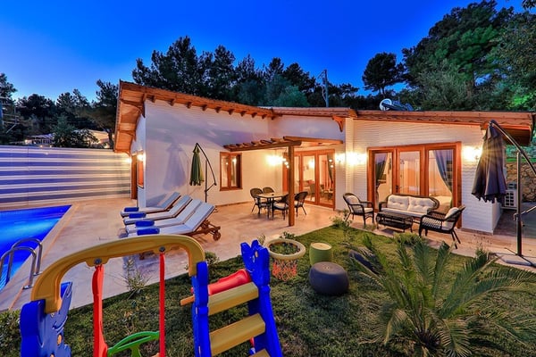 Villa Sansa-2, Doğa İçerisinde, Jakuzili, Muhafazakar Havuzlu Villa 3