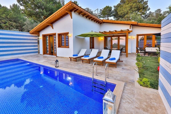 Villa Sansa-2, Doğa İçerisinde, Jakuzili, Muhafazakar Havuzlu Villa 2