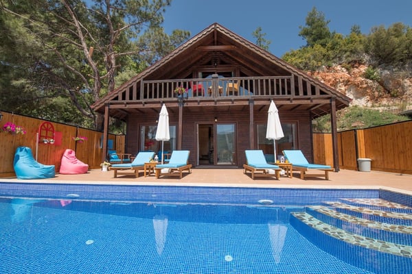 Villa Seyir-1, Kalkan Bölgesinde, İki Odalı, Korunaklı Havuzlu, Doğa Manzaralı, Jakuzili Balayı Villası 1