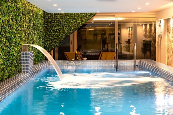 Villa Simla-4, Korunaklı Havuzlu, Deniz Manzaralı, Jakuzili Villa 2