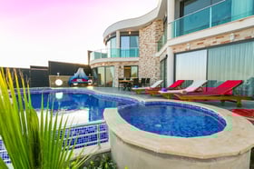 Villa Ahenk, Geniş Korunaklı Havuzlu, Deniz Manzaralı Villa 3