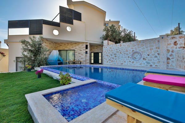 Villa Sazende, Korunaklı Havuzlu, Merkeze Yakın Lüks Villa 1