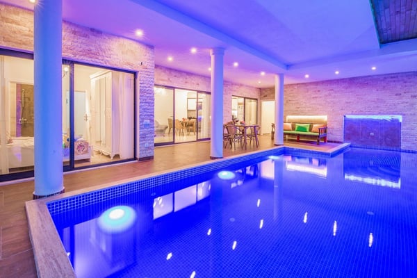 Villa Zeybek, Korunaklı Havuzlu, Eşsiz Deniz Manzaralı 2