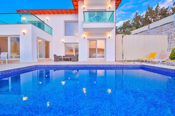 Villa Nihavend-5, Muhafazakar Yüzme Havuzlu, Deniz Manzaralı Villa 1