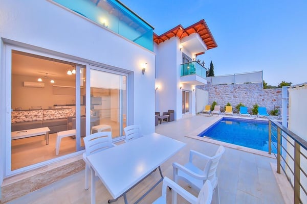Villa Nihavend-5, Muhafazakar Yüzme Havuzlu, Deniz Manzaralı Villa 3