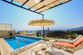 Villa Çakıl, Deniz Manzaralı, Süit Odalı, Jakuzili Villa 1